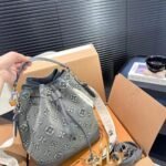 LV Cross Bag L11