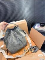 LV Cross Bag L11